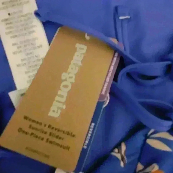 NWT Reversible Patagonia Swimsuit - Picture 8 of 8